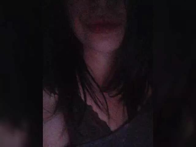 Lilbrandy1 on BongaCams 