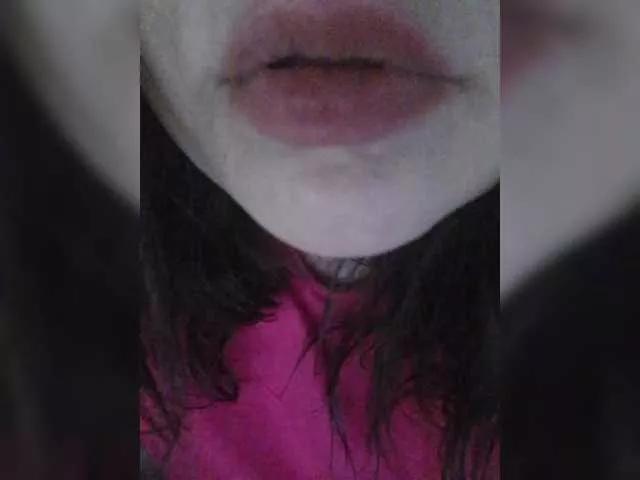 Lilbrandy1 on BongaCams 