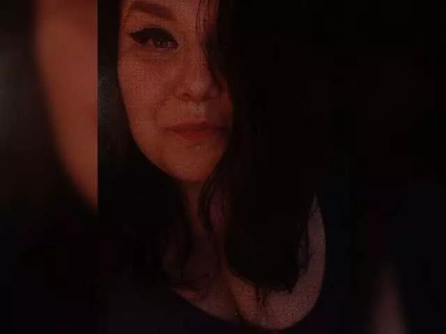Lilbrandy1 on BongaCams 