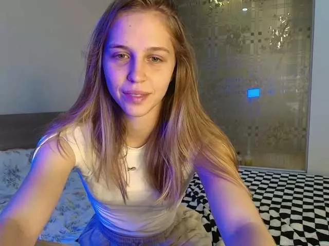 Littlemolly1 on BongaCams 