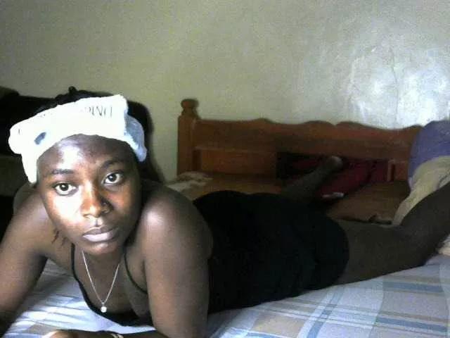 Lorahanna2 on BongaCams