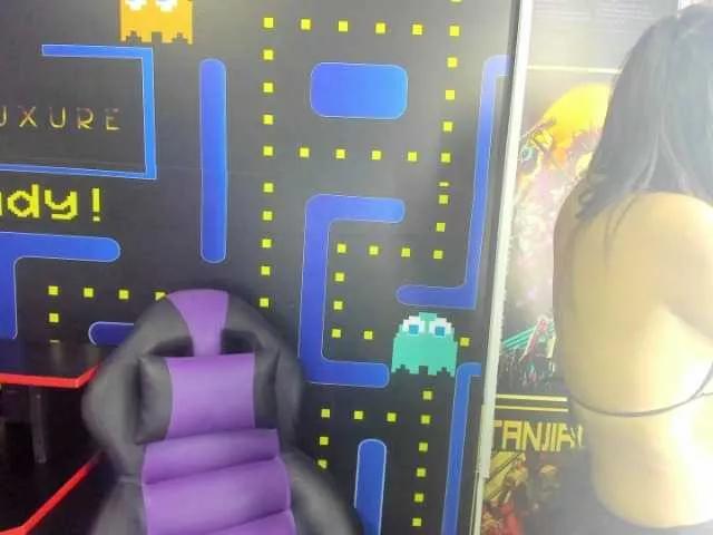 Offline maidy-19 on BongaCams