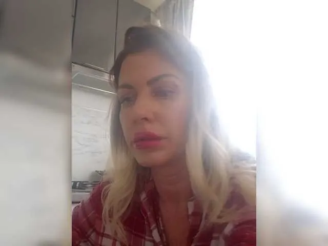 Miahot on BongaCams