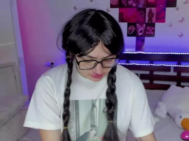 MikkiShows on BongaCams 