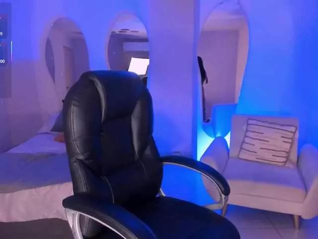 Offline MilaLawrence on BongaCams