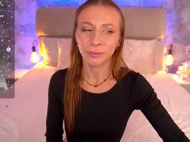 Offline MirandaHobbs on BongaCams