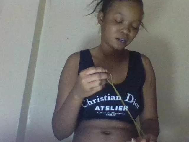 Miss-riri on BongaCams