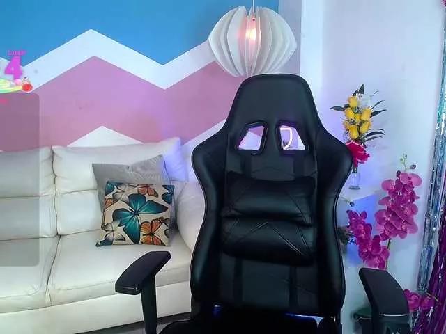 Offline misshoney1 on BongaCams