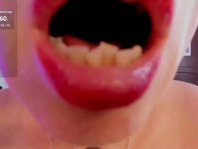 Offline NairaSkye on BongaCams