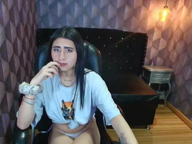 Freechat nanisshawna on BongaCams