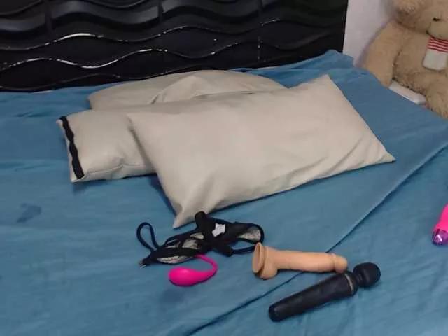 NaomiSmiths on BongaCams 