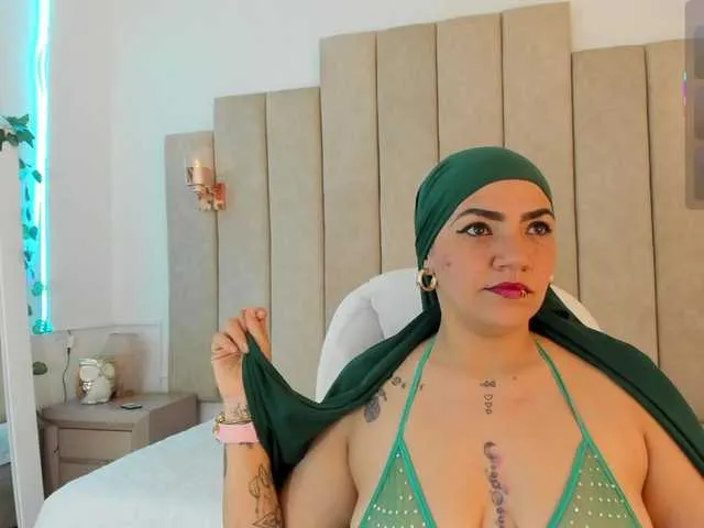 naylaa- on BongaCams