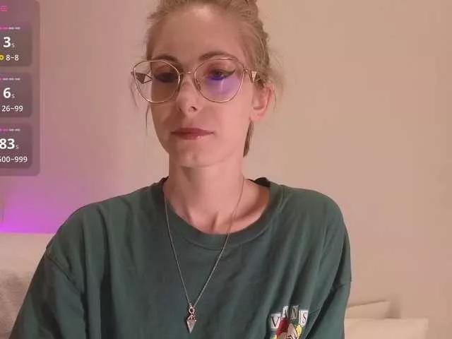 Nikki-Gia on BongaCams 