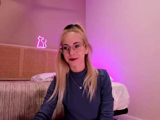 Nikki-Gia on BongaCams 
