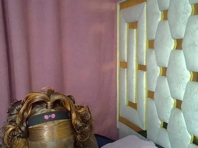 Petitelunar on BongaCams