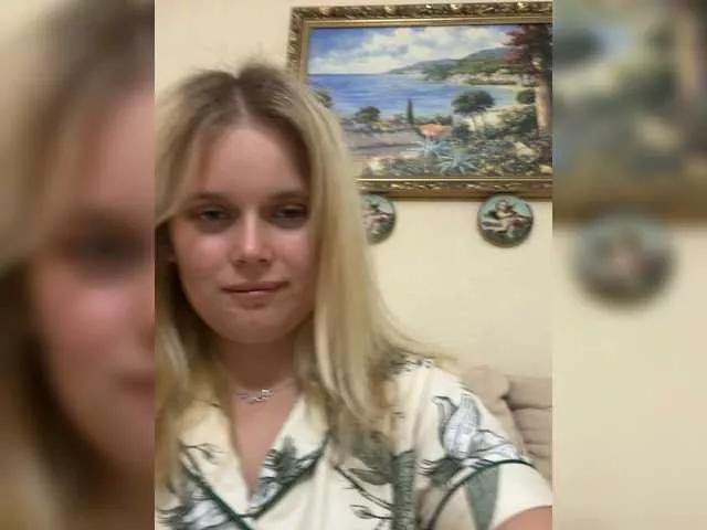 Offline Pionchick on BongaCams