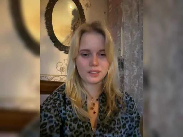 Offline Pionchick on BongaCams