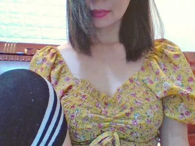 Freechat pornadrianna on BongaCams