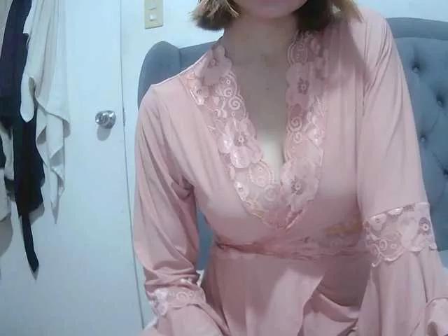 Freechat pornadrianna on BongaCams