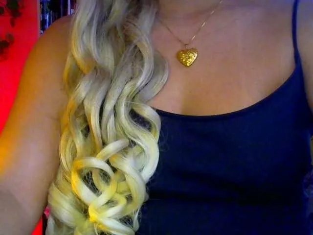 queensativa on BongaCams