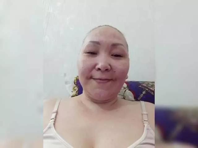Qweentis on BongaCams