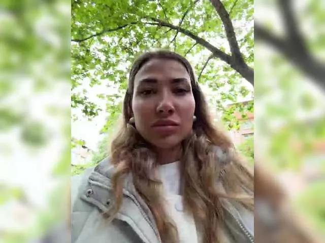 Rarini on BongaCams