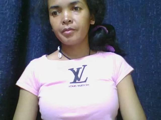 Rosiah2 on BongaCams 