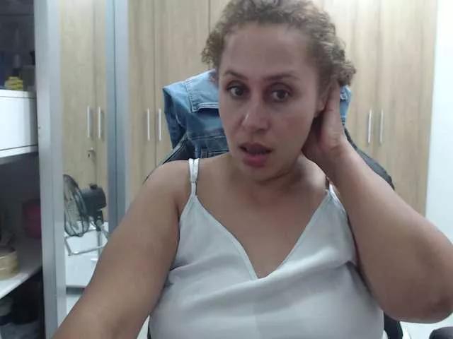 RoxanaMilf on BongaCams 