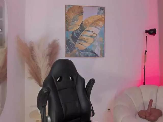 SaraWinstone1 on BongaCams 