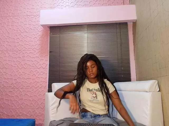 Freechat SashaLuxx on BongaCams