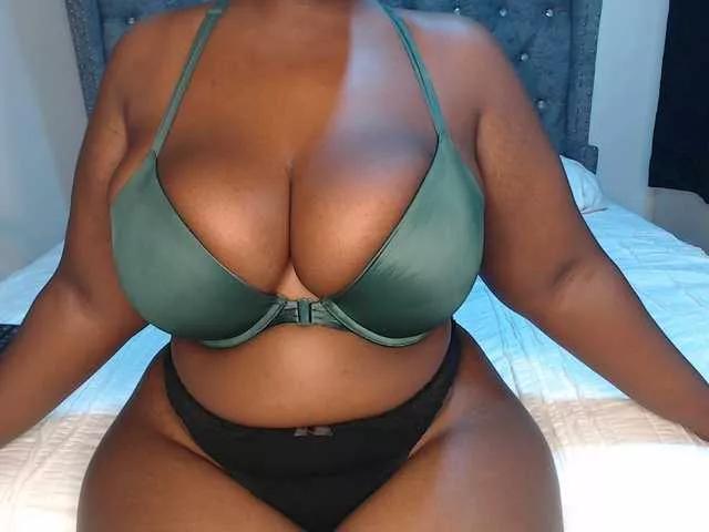 Offline sexy-chocco on BongaCams