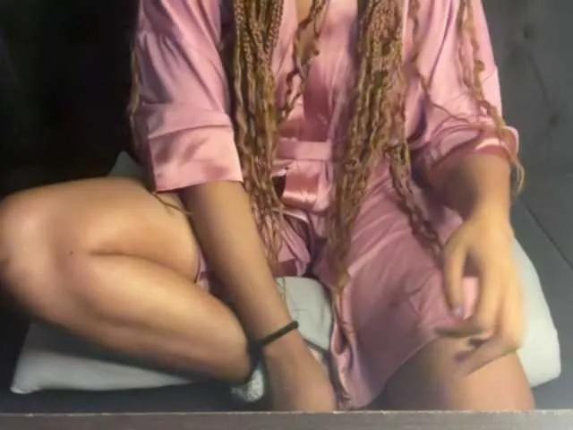 Discover naked stripper Sexybaddie Sexybaddie from BongaCams