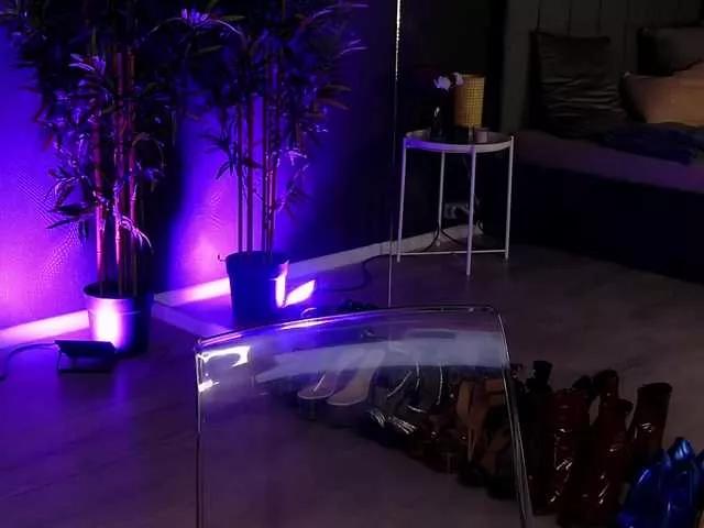 ShayBlondee on BongaCams 