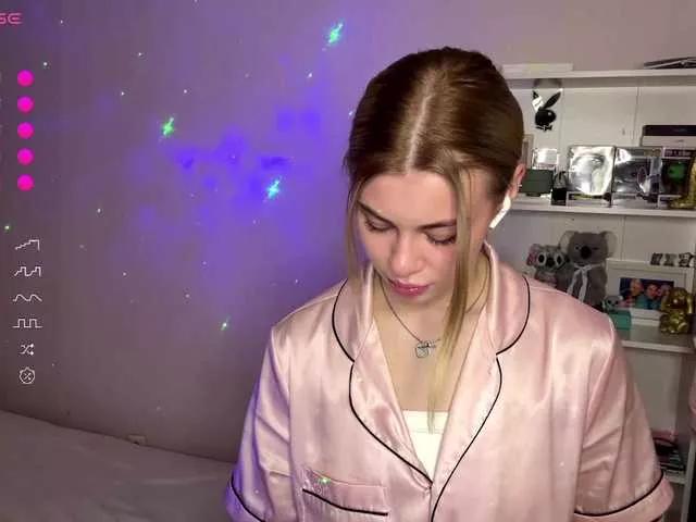 ShyElisa from BongaCams