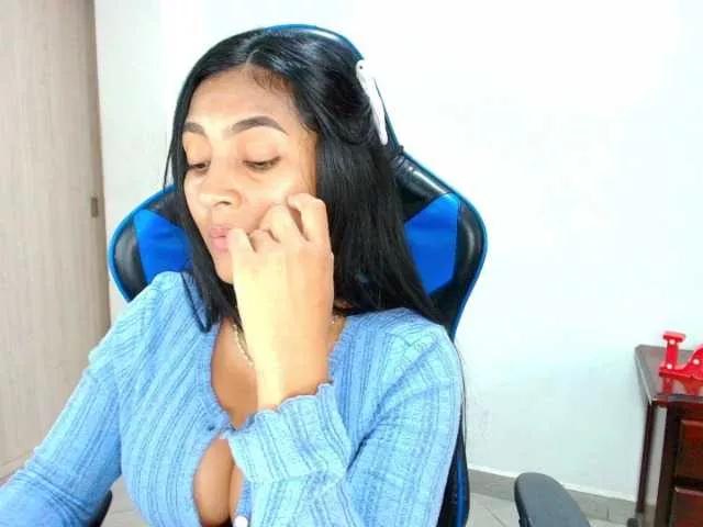 Offline Sophiiaaxx on BongaCams