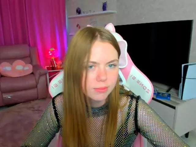 Offline Strawberrye on BongaCams