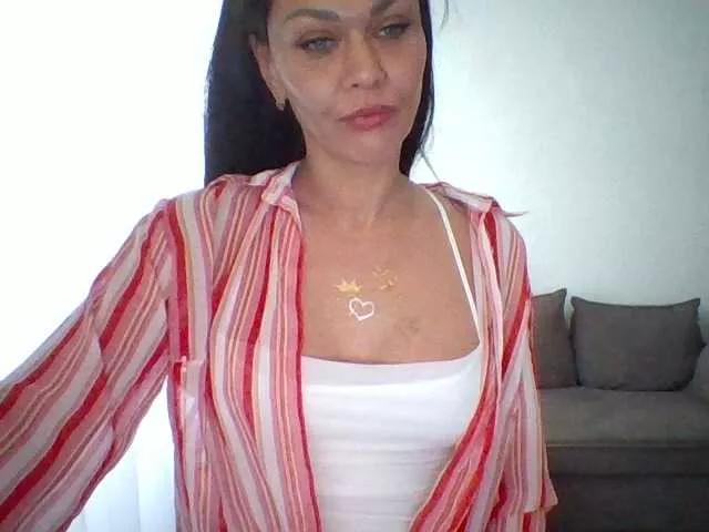 TayaDeluxe on BongaCams 