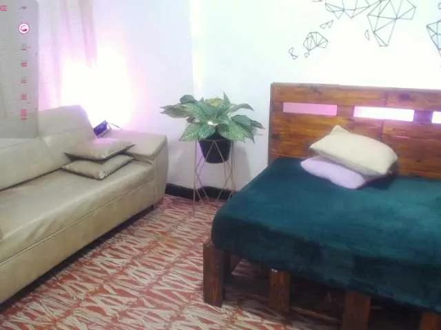 Yeseniaa25 on BongaCams 