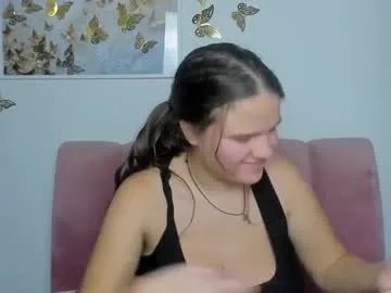 adelecruzz on Chaturbate