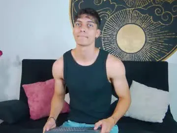 alessiovitale —  Missed me? The comeback starts now PVT OPEN  - Goal: 50 push-ups  [47 tokens left] #muscle #bigcock #young #latino #fitness