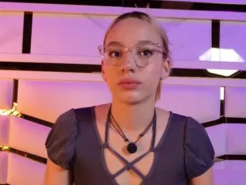 ambar_rosse25 — Fingers in the ass in 4 [752 tokens left] #latina #lovense #blonde #bigass #young