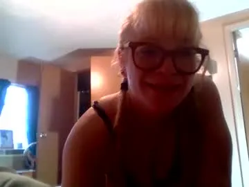 badbitch520 — hubby is asleep in the room next to me while I sneak off to play behind his back :P 100 tokens make me cum before he wakes up and catches me