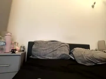 emelia_mae — I'm new! Bra Off ?!  #Teen #British #BigBoobs #BigAss #Squirt #New [263 tokens left]