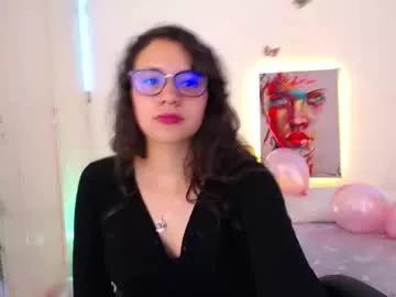 Explore sweet escort Emilirusso emilirusso from Chaturbate