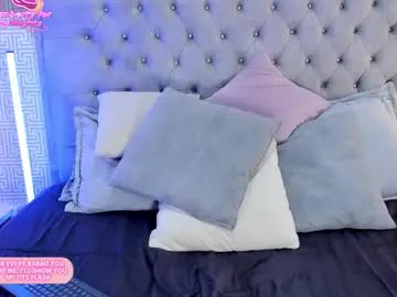 evalunna__ — Come fall in love with me... I promise to make your night unforgettable. - Multi Goal: Sexy dance+striptease [184 tokens left] #curvy #legs #teen #heels  #18