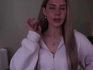 gertudefranich — Hi ! I am beginner model here <3 I nervous a litle : Goal: Show my outfit !!:3  #new #shy #young #18 #blonde [11 tokens remaining]