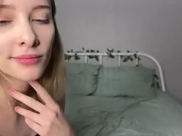 hot_n_coldd — HI! - Goal: lick her pussy until she cums [390 tokens left]  #feet #bigcock #natural