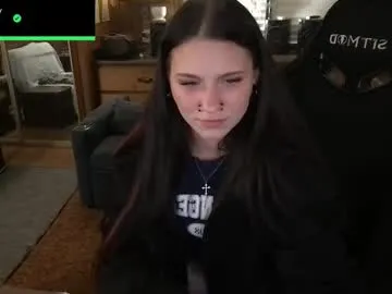 incognitoqueen — hoodie comes off !!! <3 take us private for more spicy action  [593 tokens remaining]