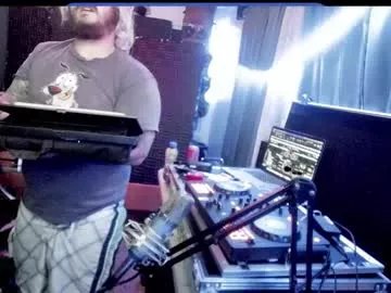 kinkybiguy14 on Chaturbate 