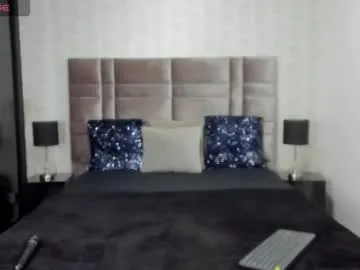 lia_johnnson — GOAL: naked and oil [296 tokens remaining] Welcome to my room! #ebony #smoke # #ass #domi #latina #squirt
